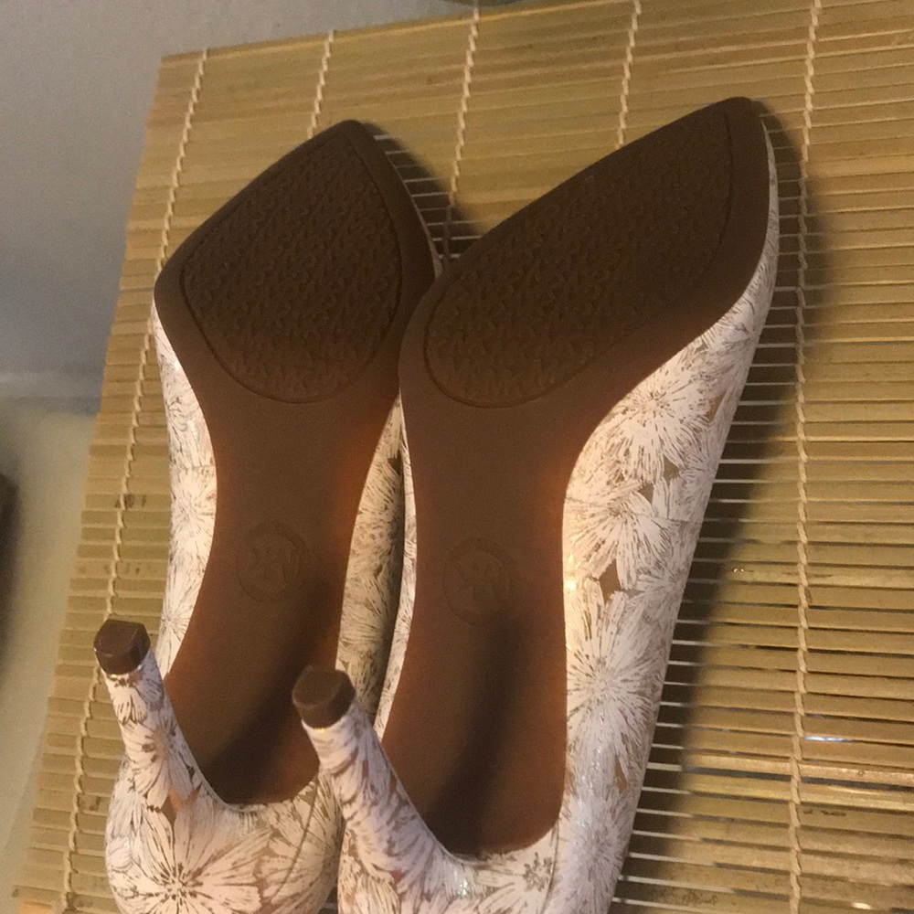 Michael Kors White/Gold Heels - Picture 5 of 5
